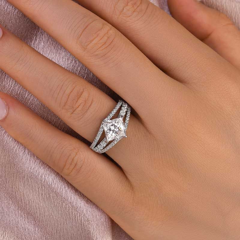 Exquisite Vintage Square Princess Cut Engagement Ring for Women