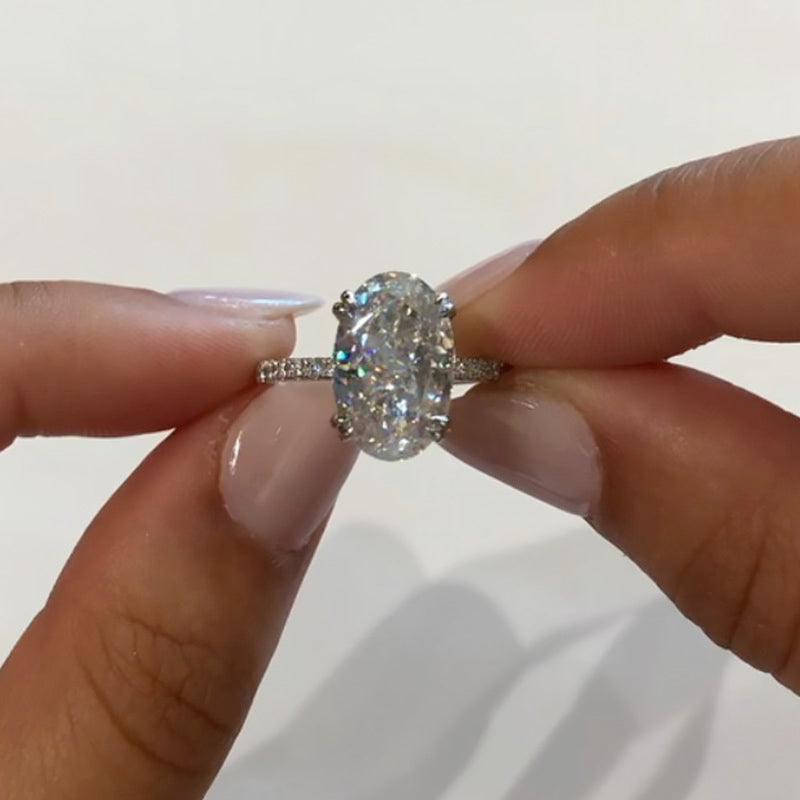 Gorgeous Oval Cut Sona Simulated Diamond Engagement Ring In Sterling Silver