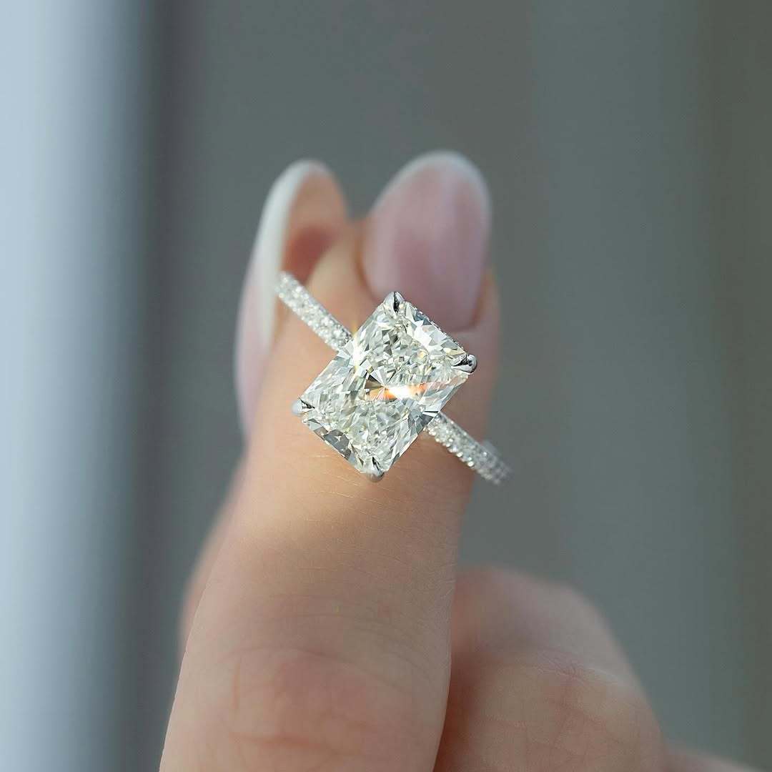 Elegant Radiant Cut Engagement Ring For Women In Sterling Silver