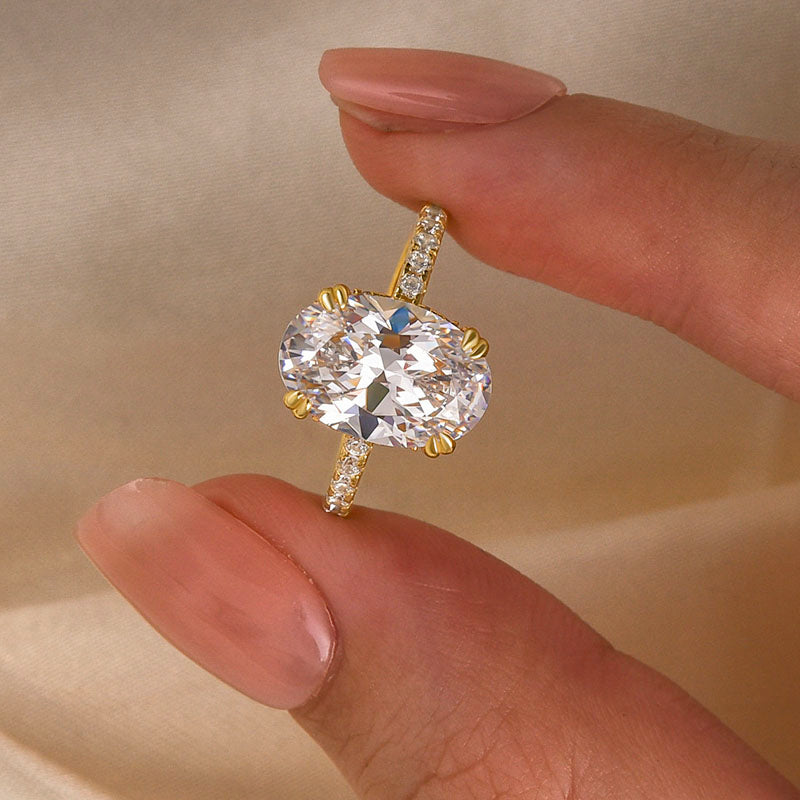 Gorgeous Oval Cut Sona Simulated Diamond Engagement Ring In Sterling Silver