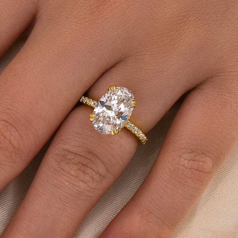 Gorgeous Oval Cut Sona Simulated Diamond Engagement Ring In Sterling Silver